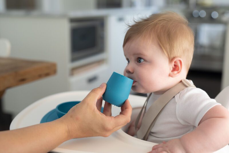 Taza pequeña Azul Ezpz - Imagen 2
