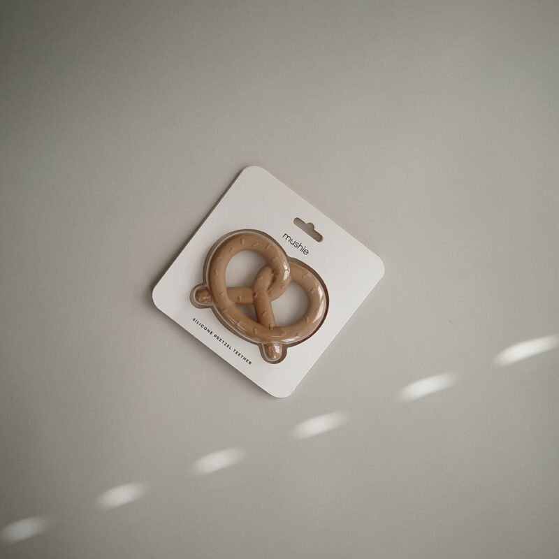 Mushie Mordedor Silicona Pretzel - Imagen 2