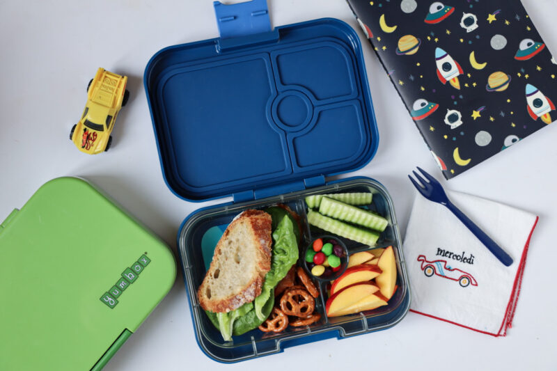 Caja Almuerzo Yumbox Panino Monte Carlo Bandeja Interior Race Cars - Imagen 3
