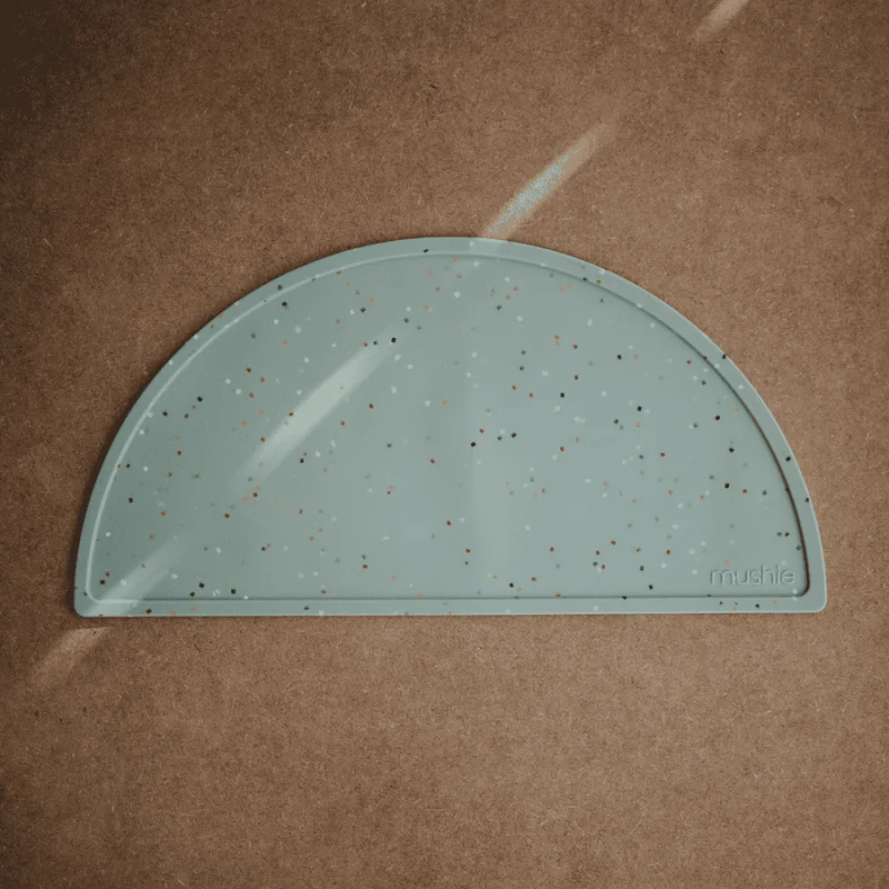 Mantel Individual Silicona Mushie Cambridge Blue Confeti - Imagen 2